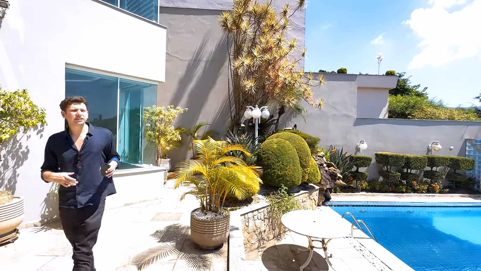 Área externa e piscina · 14:12