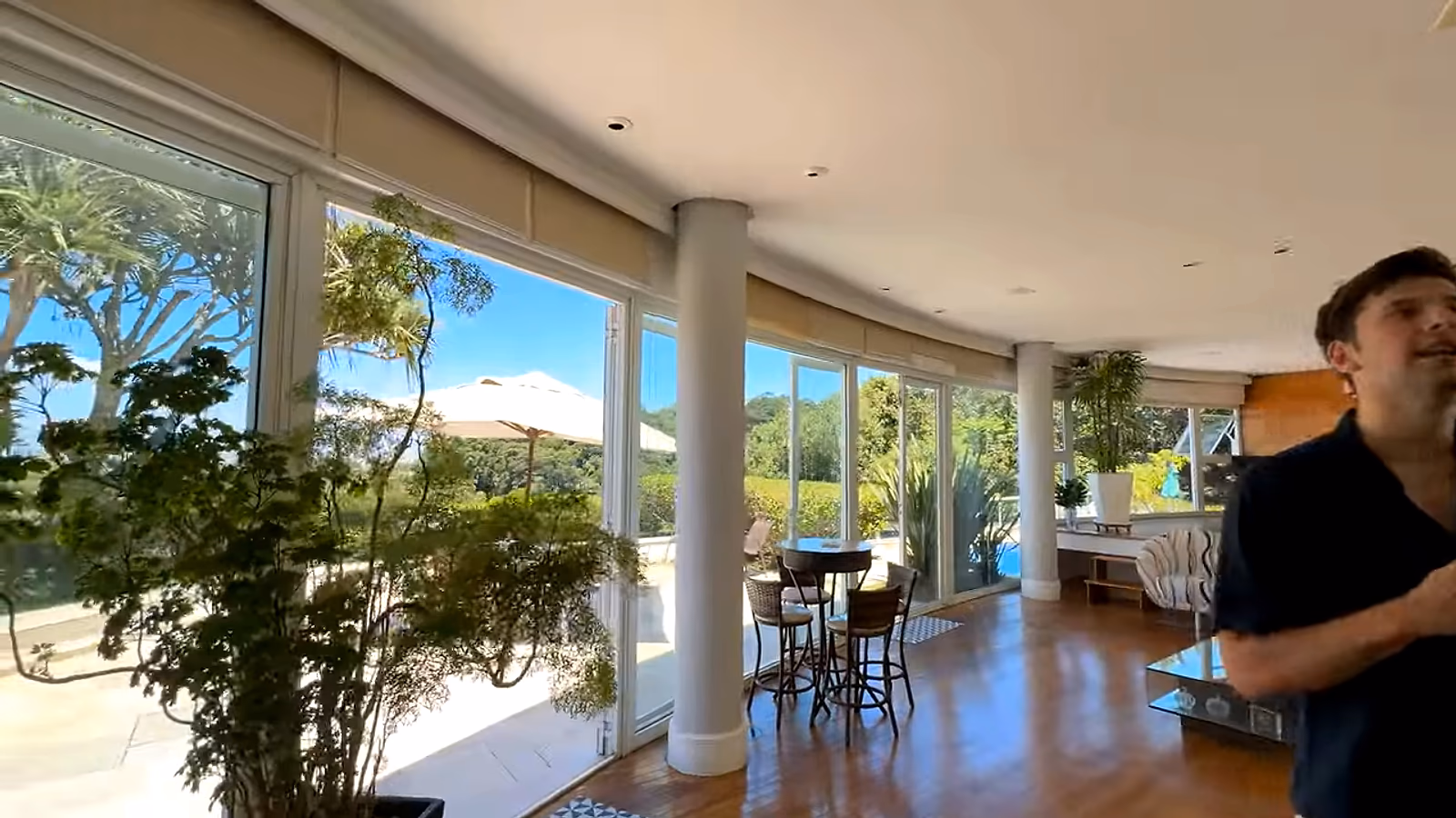 Sala em conceito aberto · 3:13