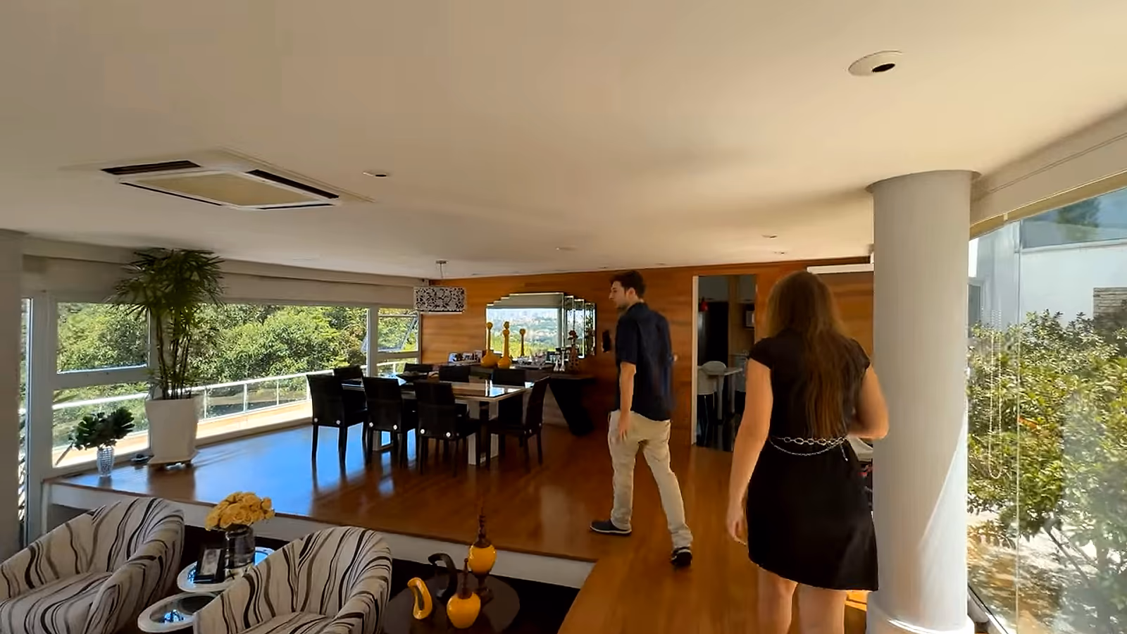 Sala de jantar e jardim privativo · 5:05