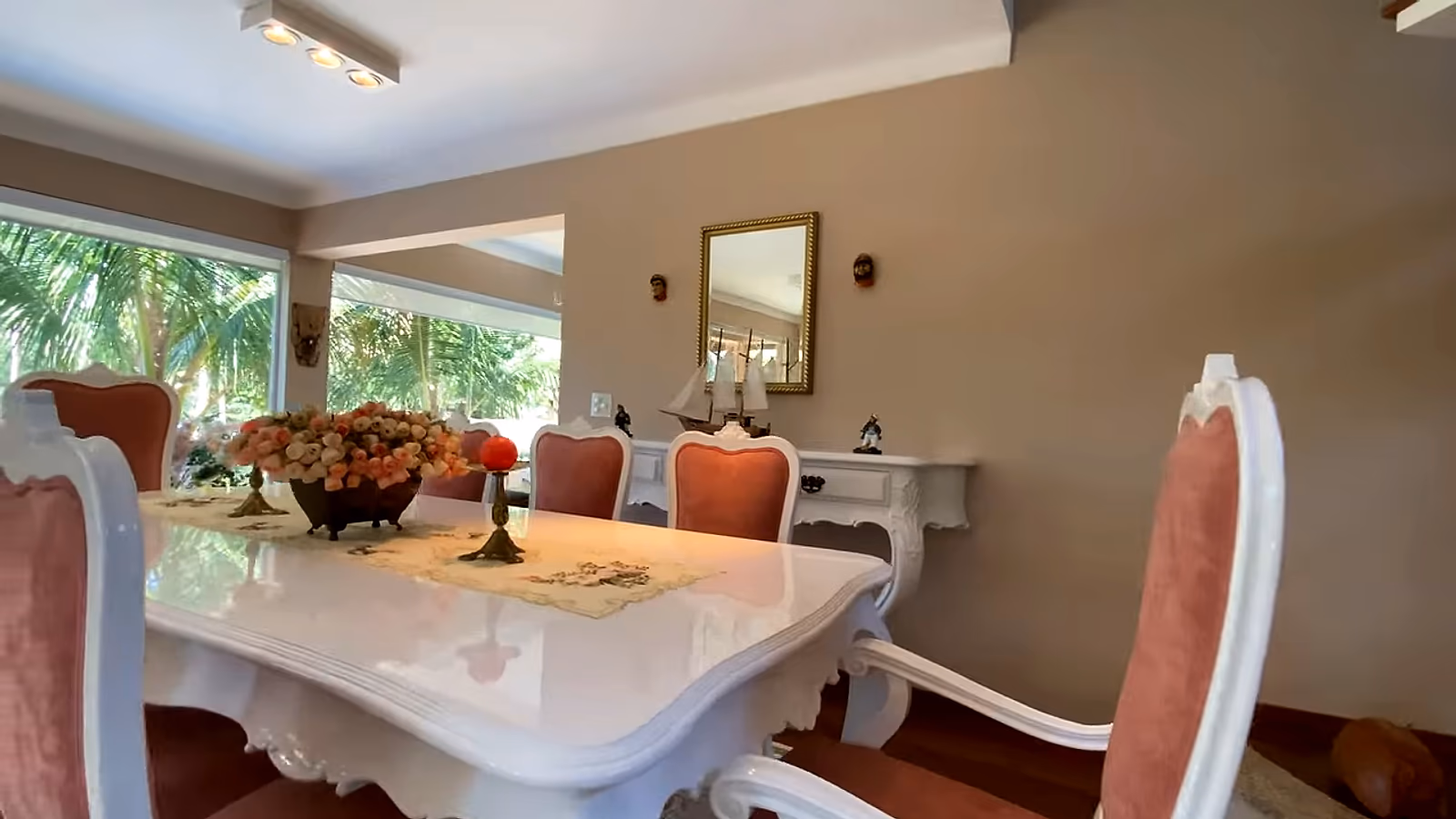 Sala de jantar · 0:54